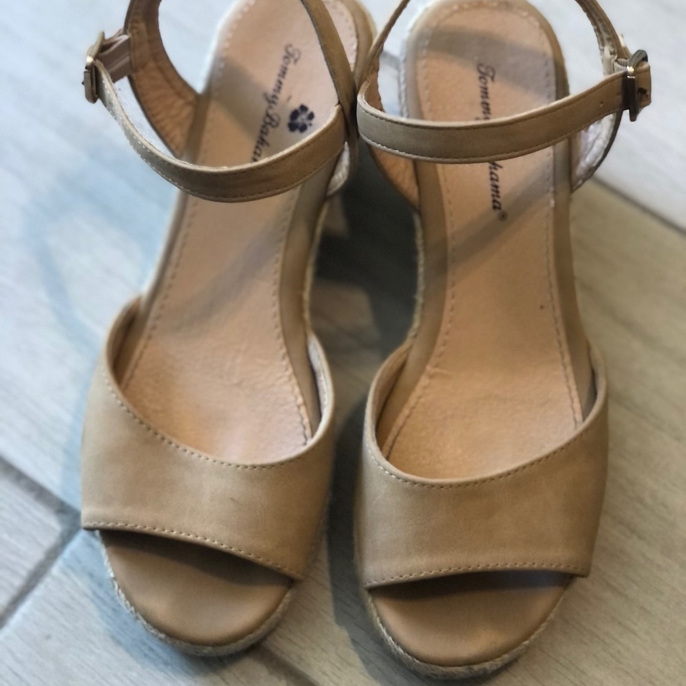 Tommy Bahama size 8
